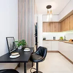 Premium Apartment Near Manufaktura 2 Bathrooms & Underground Parking *