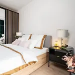 Daire Premium Apartment Near Manufaktura 2 Bathrooms & Underground Parking Łódź
