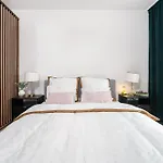 Premium Apartment Near Manufaktura 2 Bathrooms & Underground Parking Daire