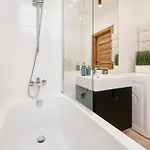 Premium Apartment Near Manufaktura 2 Bathrooms & Underground Parking Lejlighed Łódź