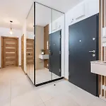 Premium Apartment Near Manufaktura 2 Bathrooms & Underground Parking Daire