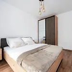 Premium Apartment Near Manufaktura 2 Bathrooms & Underground Parking *