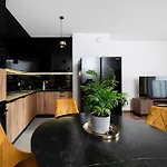 Premium Apartment Near Manufaktura 2 Bathrooms & Underground Parking