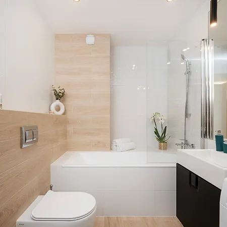 Premium Near Manufaktura 2 Bathrooms & Underground Parking * 우치