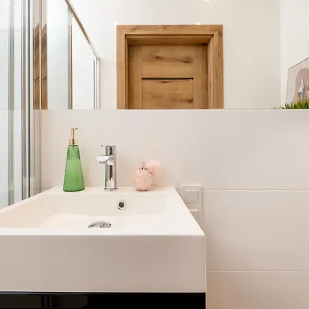Manufaktura - Prestiz Z Garazem Podziemnym I Dwoma Lazienkami Apartament