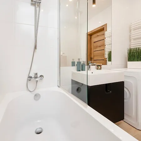 Manufaktura - Prestiz Z Garazem Podziemnym I Dwoma Lazienkami Apartament Łódź