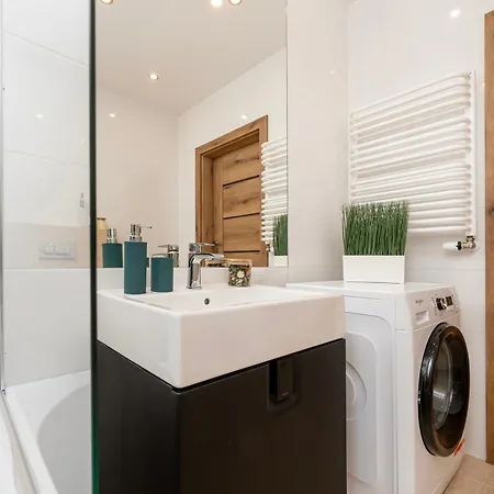 Manufaktura - Prestiż Z Garażem Podziemnym I Dwoma łazienkami Łódź