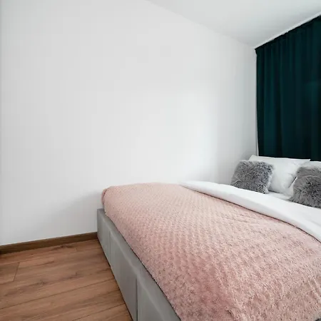 Premium Apartment Near Manufaktura 2 Bathrooms & Underground Parking Daire