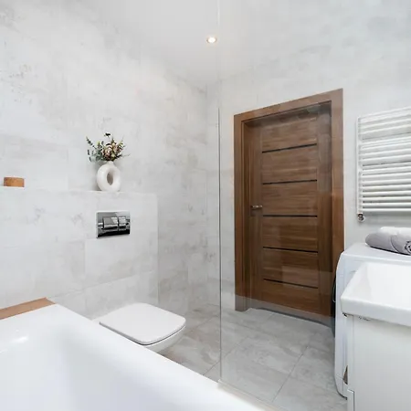 Manufaktura - Prestiż Z Garażem Podziemnym I Dwoma łazienkami Apartament