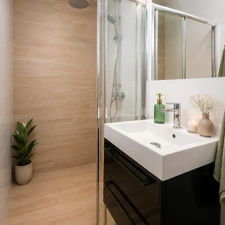 Premium Near Manufaktura 2 Bathrooms & Underground Parking * Lodz
