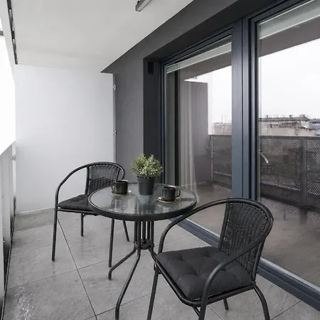 Premium Near Manufaktura 2 Bathrooms & Underground Parking Lejlighed