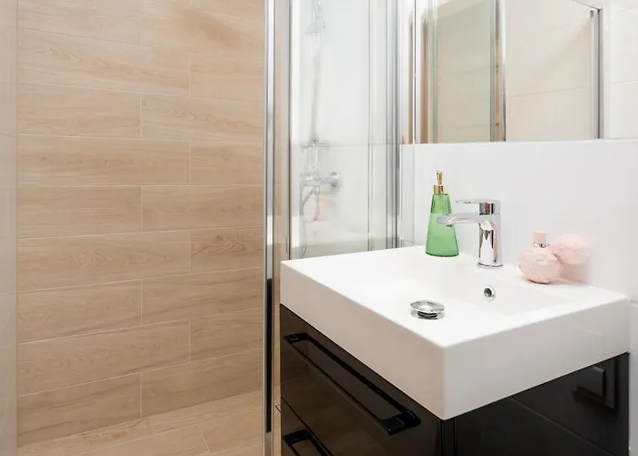 Manufaktura - Prestiz Z Garazem Podziemnym I Dwoma Lazienkami * وودج