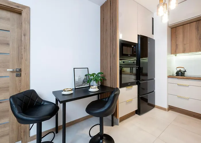 Manufaktura - Prestiz Z Garazem Podziemnym I Dwoma Lazienkami * وودج